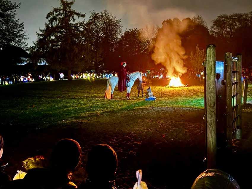 Sankt Martin ALERTS: Redundant link Trotz Regen war unser diesjähriges Martinsfest ein voller Erfolg. Das Martinskomitee und der Förderverein hatten ganze Arbeit geleistet. Alles war perfekt vorbereitet.